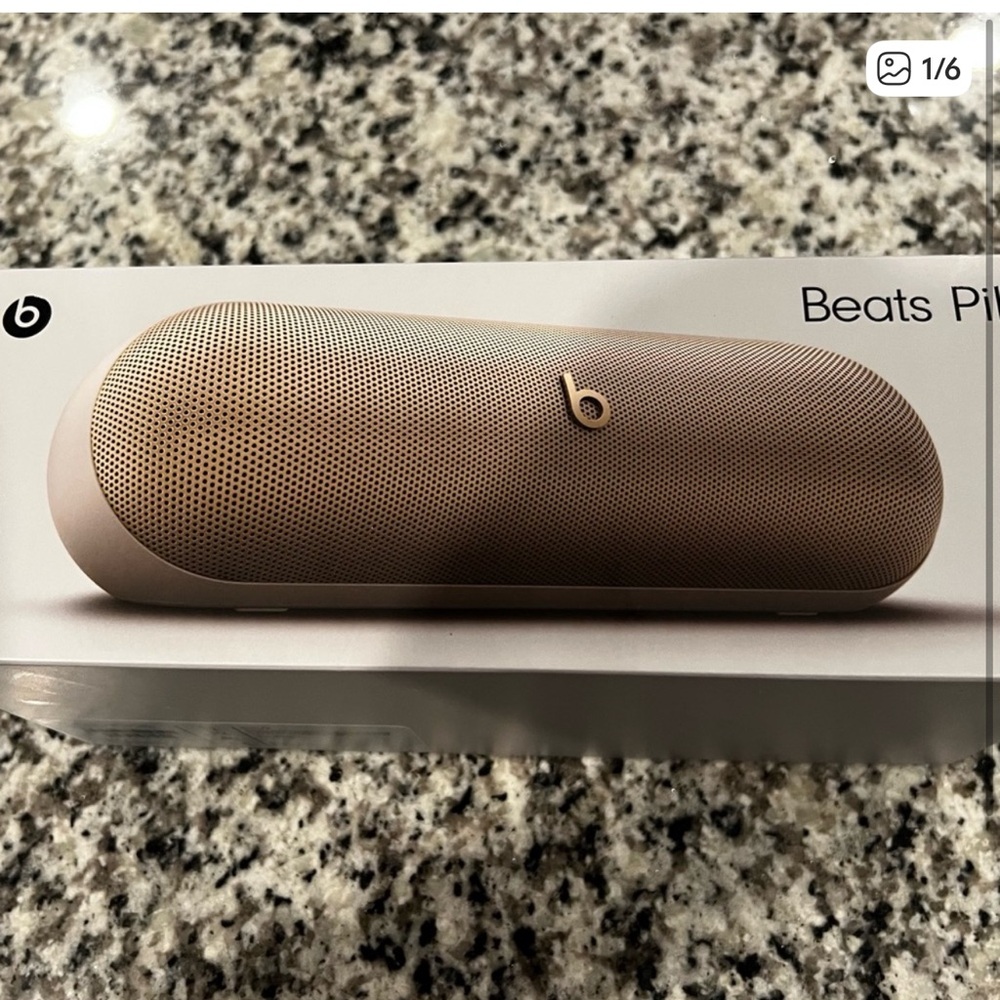 Beats by Dre Pill Speaker in Champagne Gold